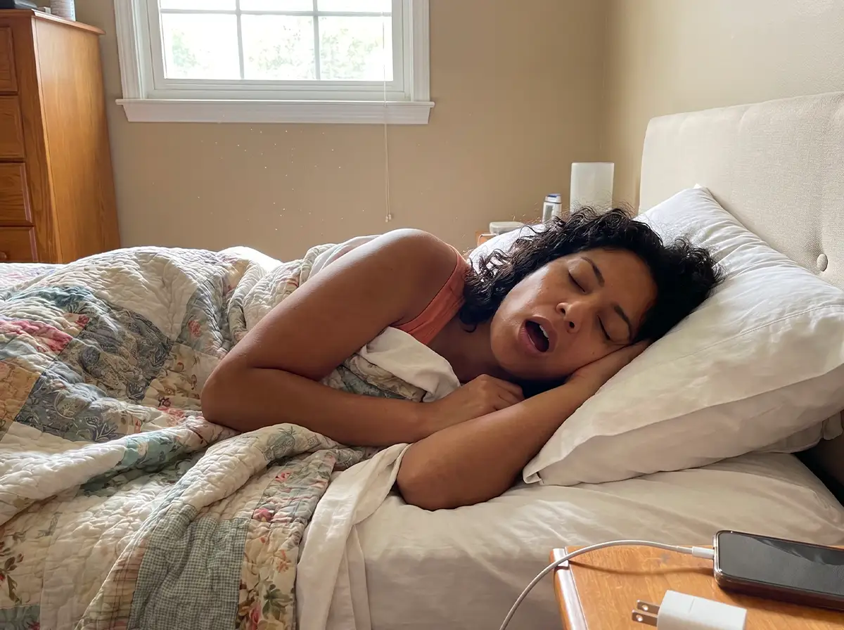Mujer durmiendo: cada ronquido es una pausa en la respiración