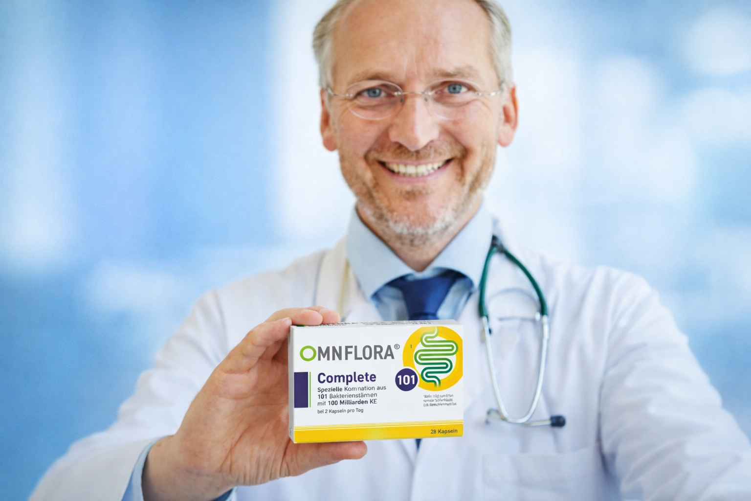 Dr. Martin Keller mit Omniflora Complete in der Hand