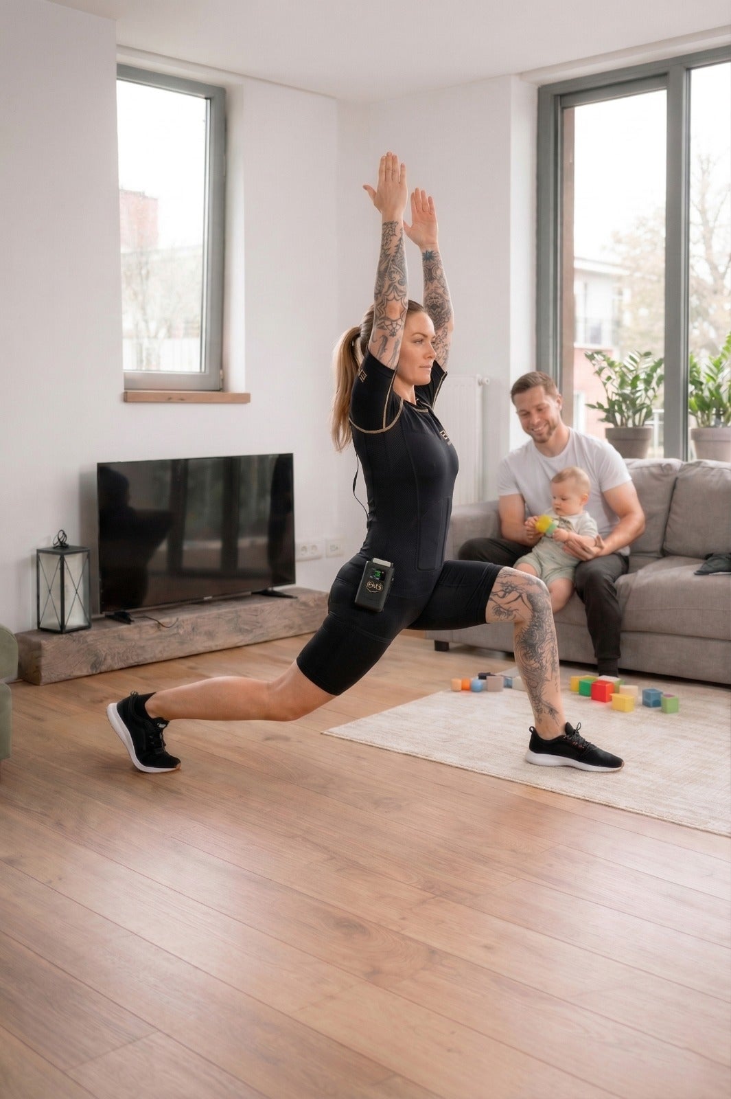 EMS Home Fit Kundin beim Training